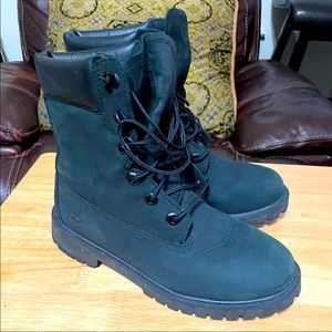 Timberland Boots: Waterproof boots, like new!